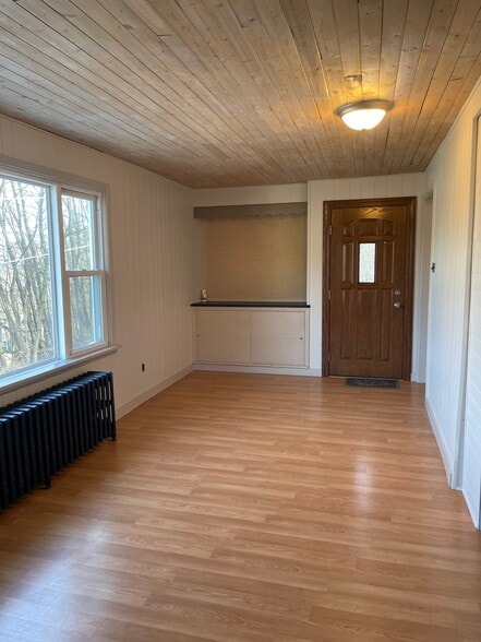 Entry way - 106 Northwood Ave