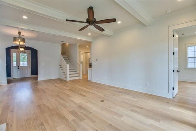Building Photo - Stunning Midtown Tallahassee Home In Braemore Park