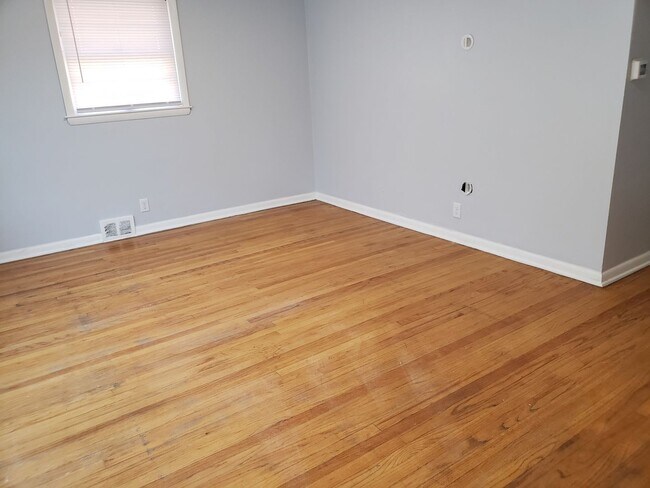 Building Photo - 5618n27M