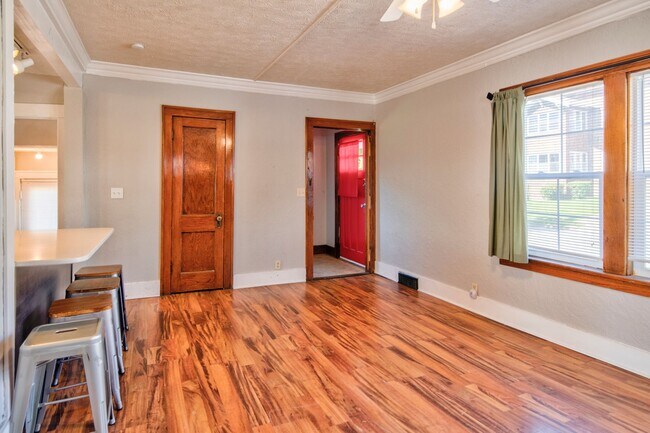 Building Photo - 563 S 35th St