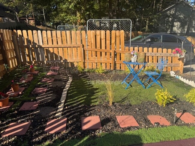 Building Photo - 807 Hall St NW