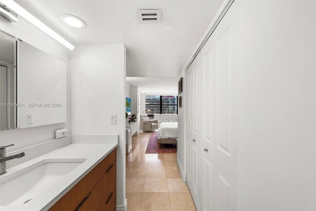 Building Photo - 1915 Brickell Ave