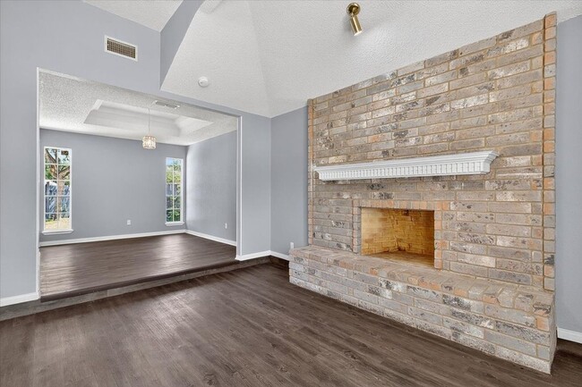 Building Photo - 6826 Holiday Ln