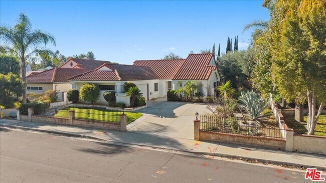 Building Photo - 409 Beverly Dr