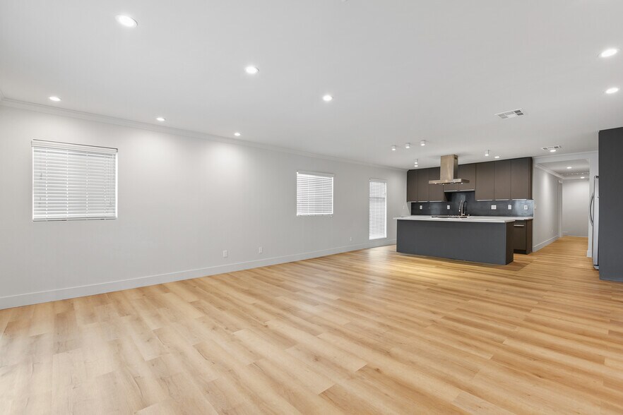 Building Photo - 4631 Pickford St