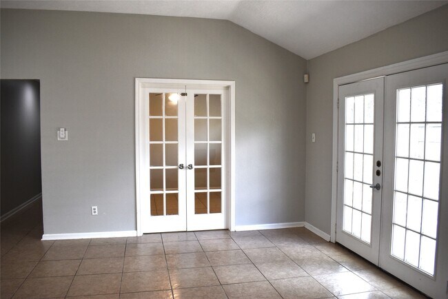 Building Photo - 18007 Forest Cedars Dr