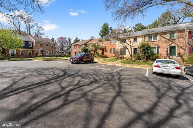 Building Photo - 1808 Golf View Ct