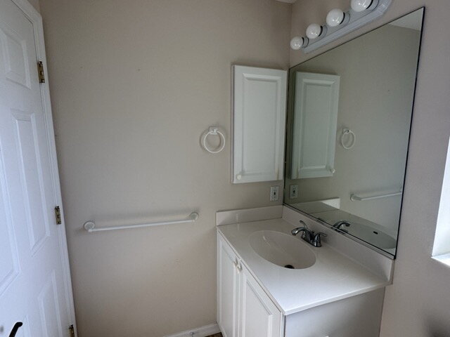Building Photo - Spacious 2-Bed, 2-Bath Home in Venice with...