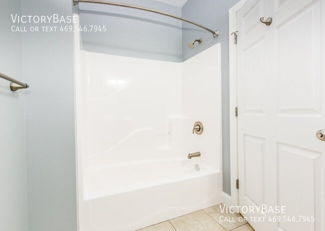 Building Photo - 604 Creekside Ln