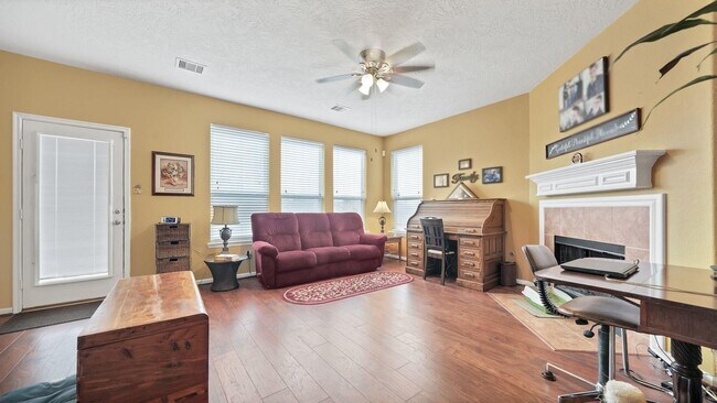 Building Photo - 692 Casual Ln