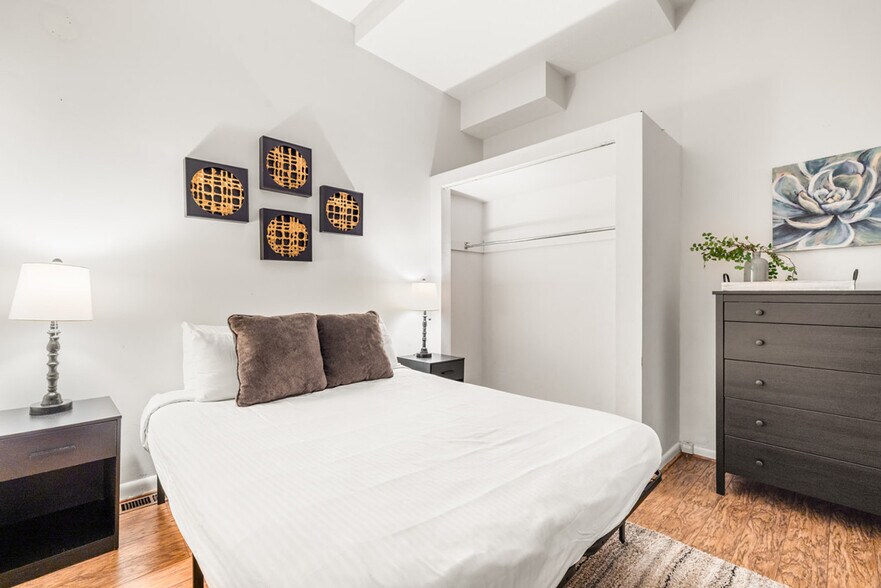 Building Photo - 962 Pavilion St