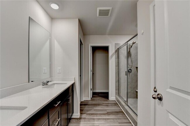 Building Photo - 2214 Whitworth St