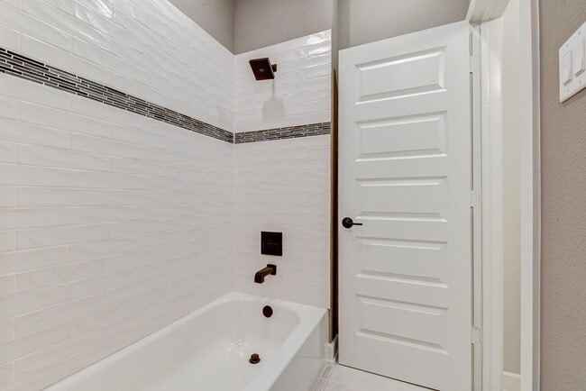 Building Photo - 12223 Drummond Maple Dr