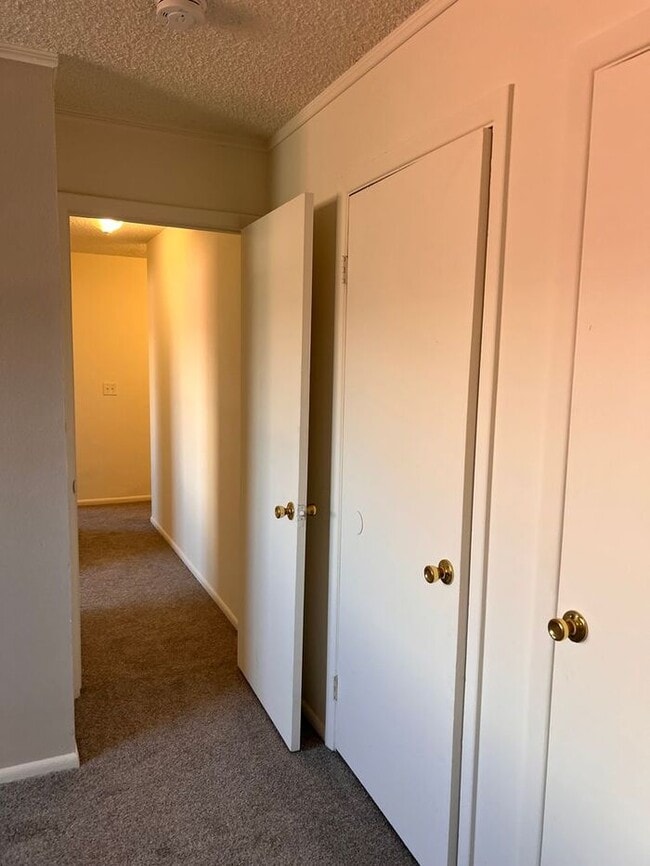 Building Photo - Spacious Three Bedroom Townhome in Westmin...