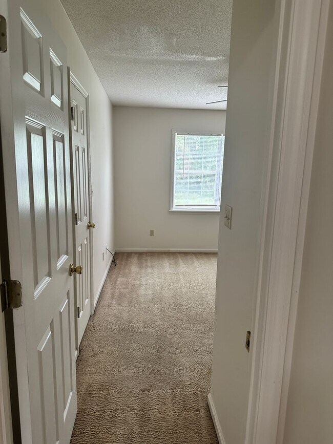 Building Photo - 6119 B Vinnie Dr
