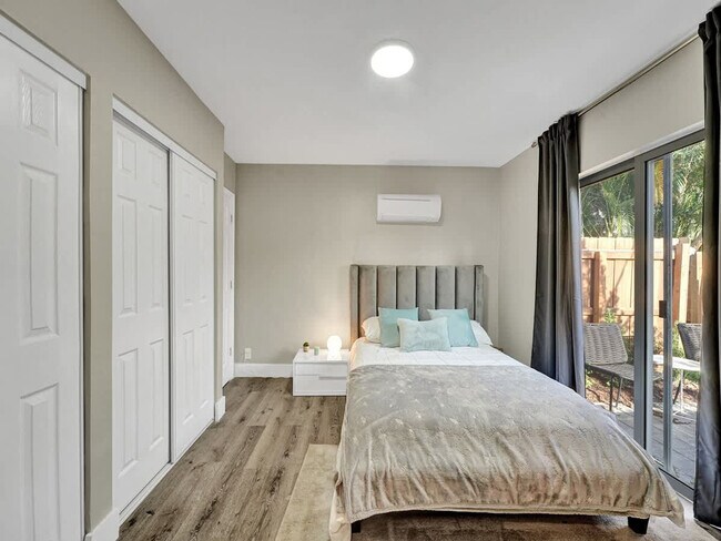 Building Photo - 3208 NE 9th St