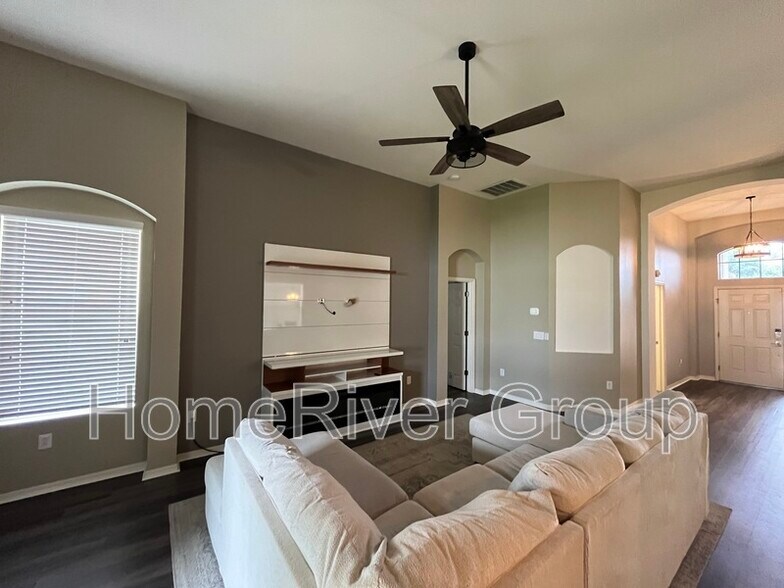 Building Photo - 12728 Avelar Creek Dr