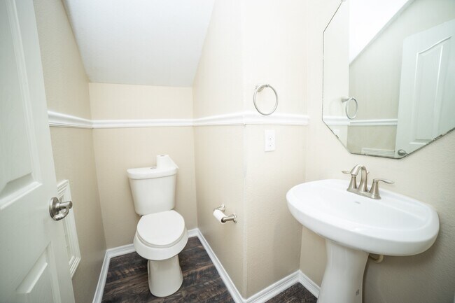 Building Photo - 10944 Chazenwood Dr