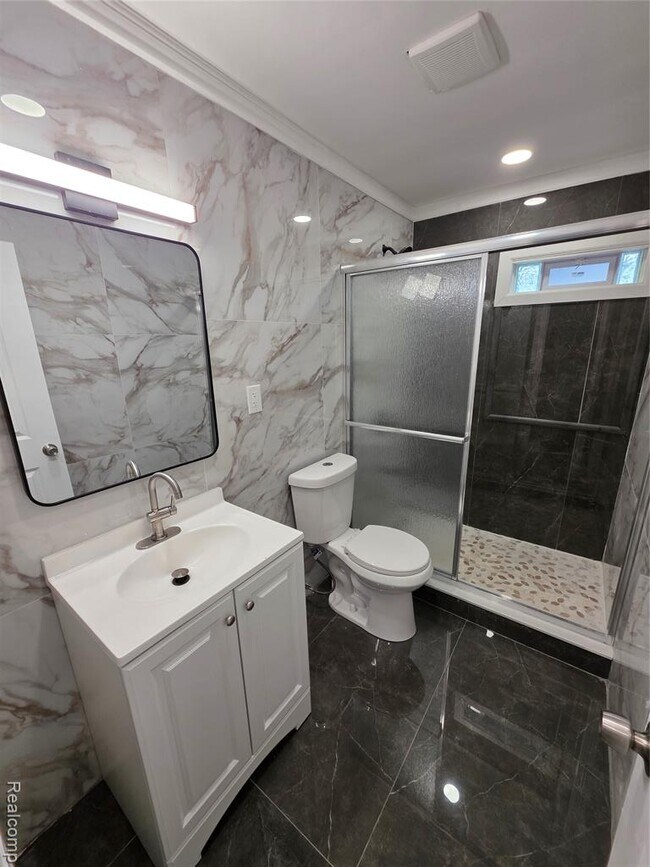 Building Photo - 7249 Silvery Ln
