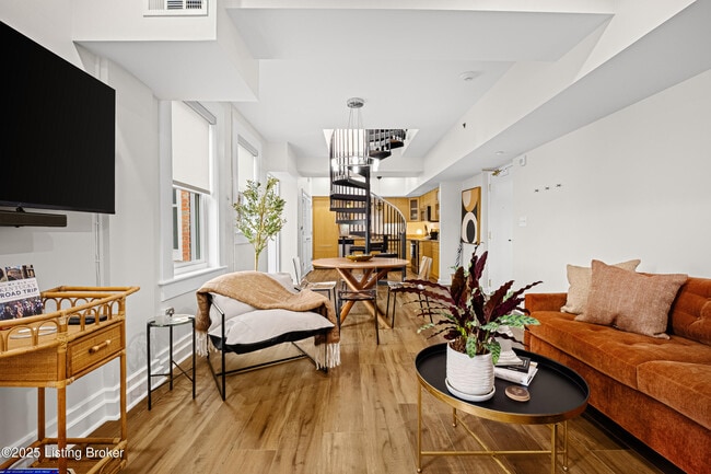 Building Photo - 604 S 3rd St