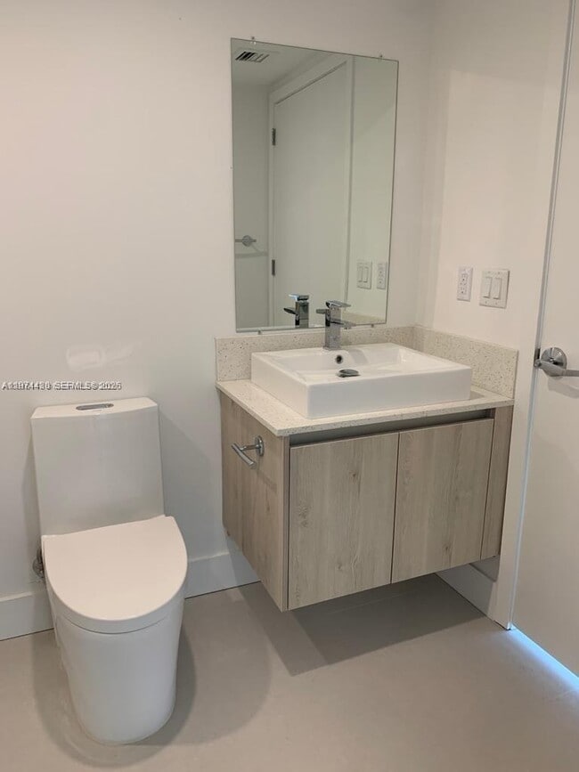 Building Photo - 13800 Highland Dr