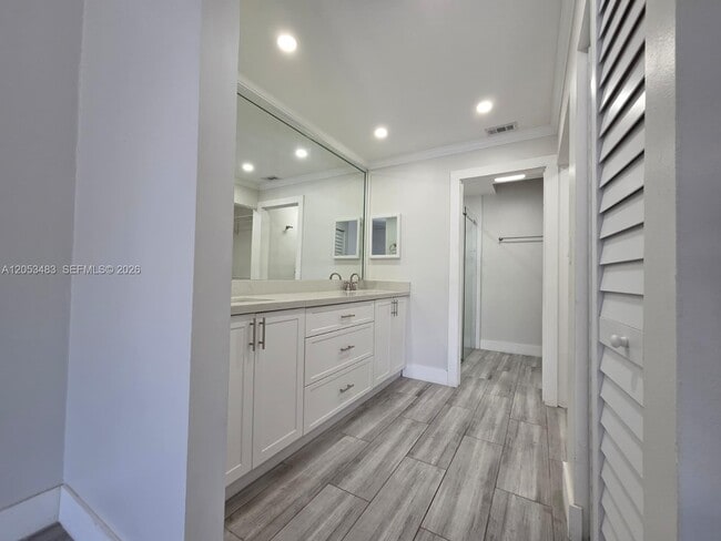 Building Photo - 15037 Brighton Ln