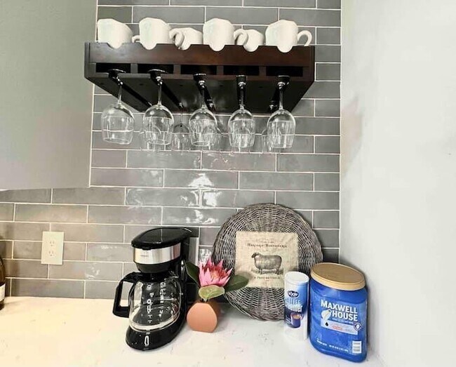 Building Photo - 215 Jayne Ellen Way