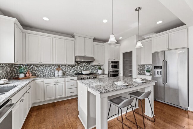 Building Photo - Beautiful 5-Bedroom Home with Mt. Rainier ...