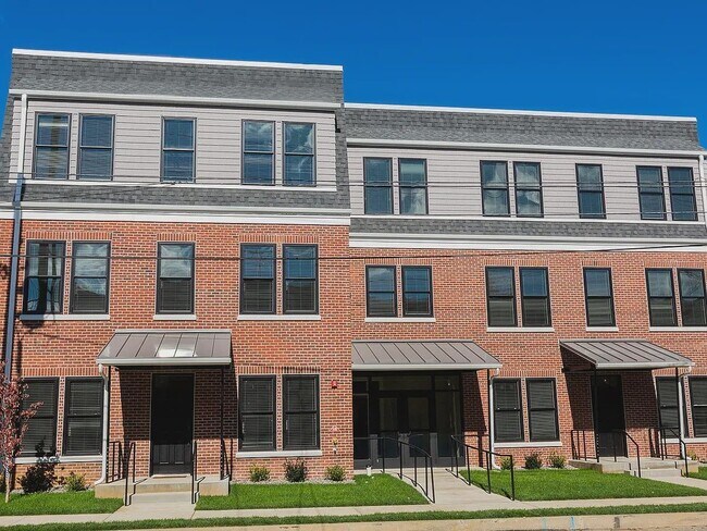 Building Photo - 213 Jackson St