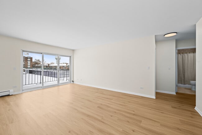 Building Photo - 10385 Dearlove Rd