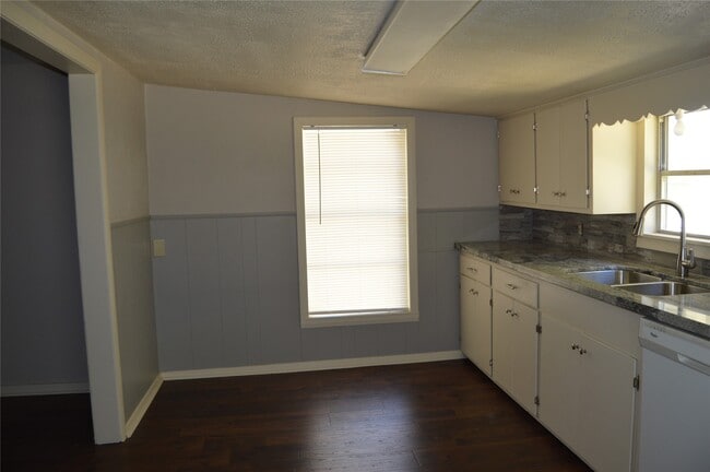 Building Photo - 110 Cedar St