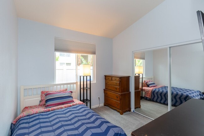 Building Photo - 4 Bed, 2 Bath - Sorrento Mesa Single Famil...