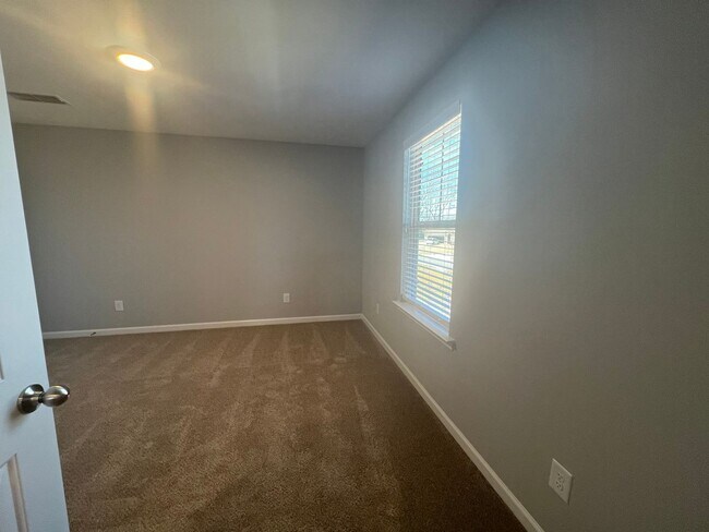 Building Photo - 41 Country Cir