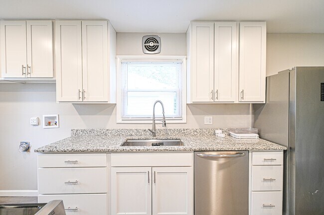 Building Photo - 2530 Bellfield St
