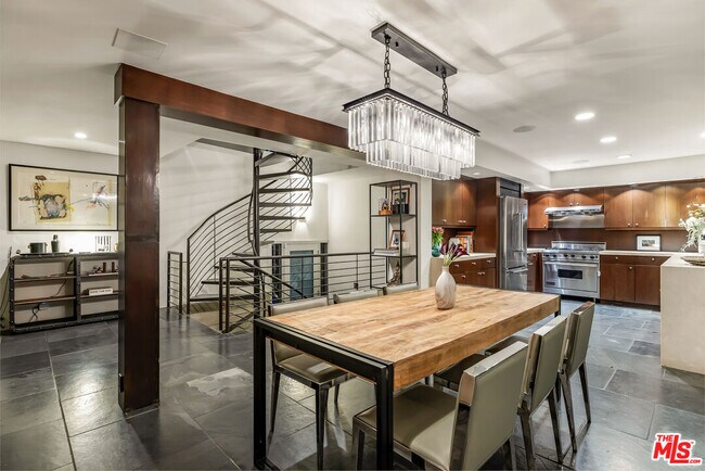 Building Photo - 1714 Sunset Plaza Dr