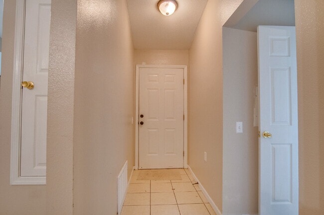 Building Photo - Price Drop!! -Adorable Updated 2BR Cottage...