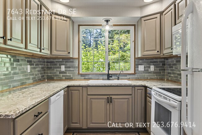 Building Photo - 7643 Redstart Dr SE