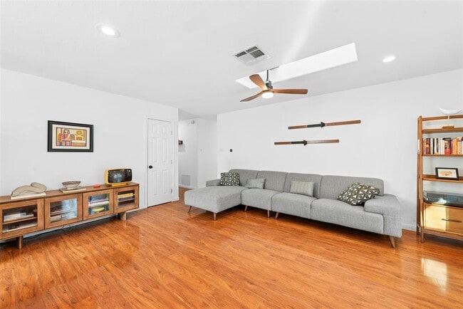 Building Photo - 505 Mairo St