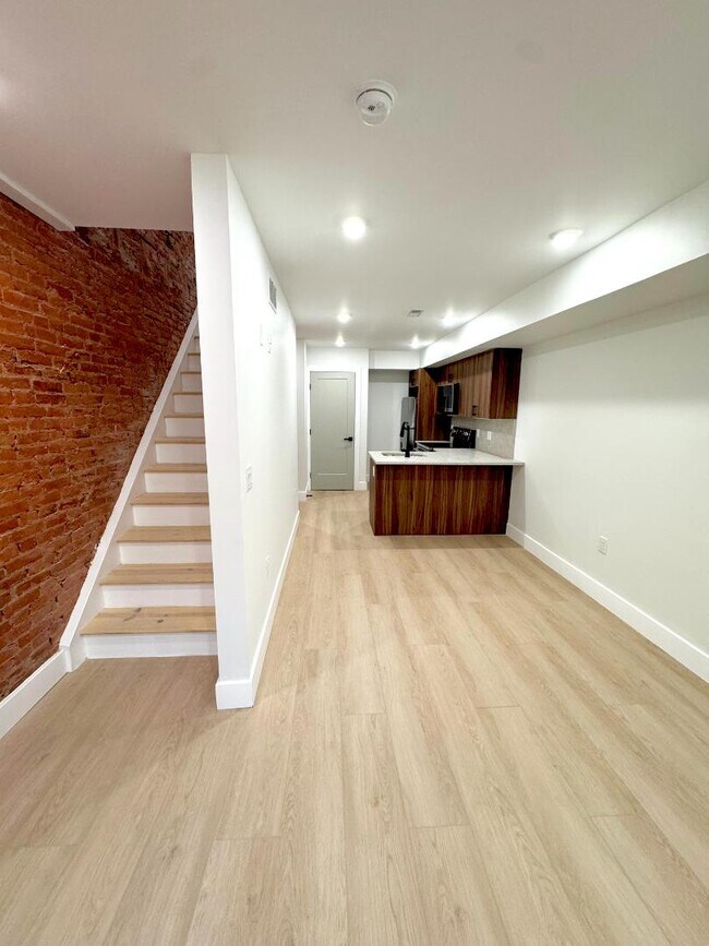 Primary Photo - 116 E Huntingdon St