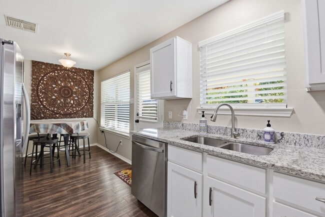 Building Photo - 9519 Maple Green Ln