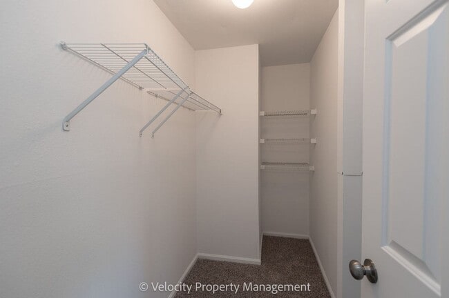 Building Photo - Beautiful Townhome with new paint, carpet ...