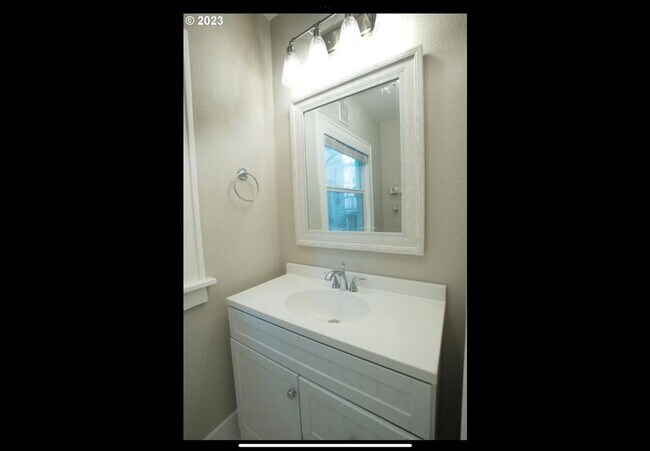 Building Photo - 1134 SE 45th Ave