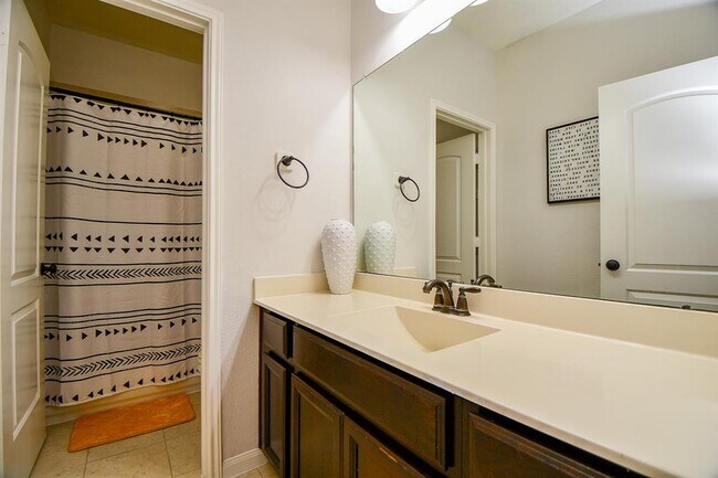 Building Photo - 3515 Summer Ranch Dr