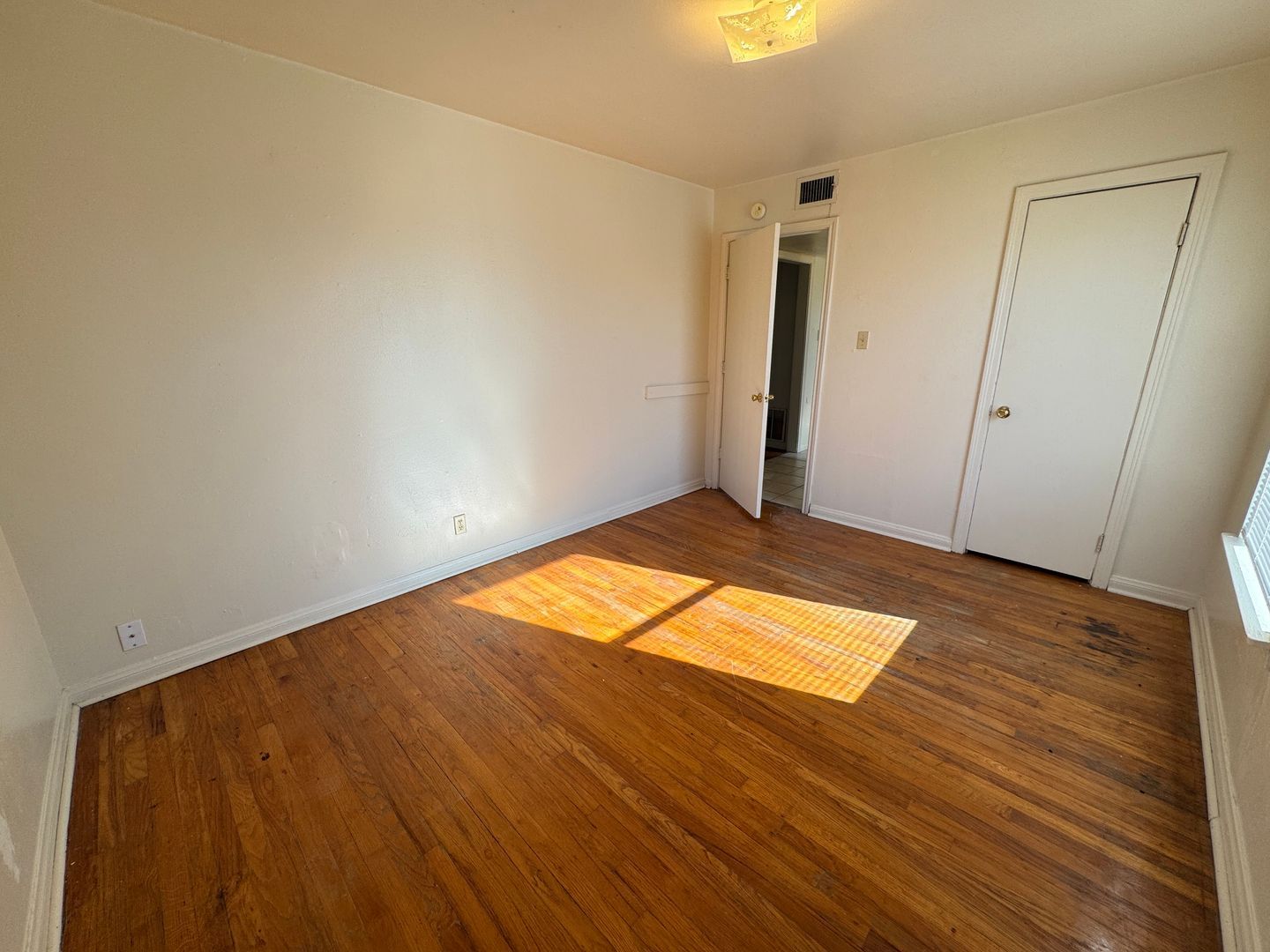 Building Photo - 803 Sissom Rd