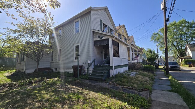 Building Photo - 136 5th Ave
