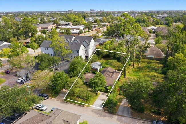 Building Photo - 1320 Woodvine Dr