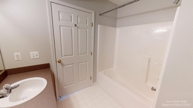 Building Photo - 2785 S Knightsbridge Cir