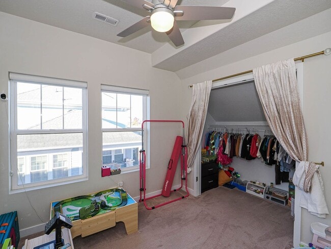 Building Photo - Beautiful House in Excellent Daybreak Location!