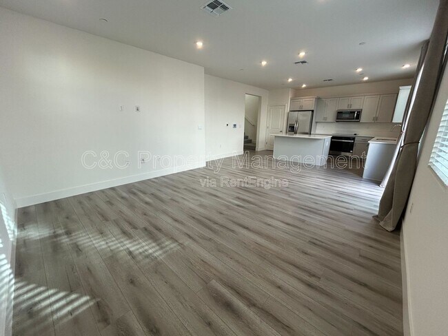 Building Photo - 158 Goldback St