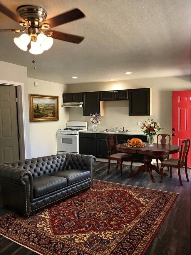 Building Photo - 1020 N Main St